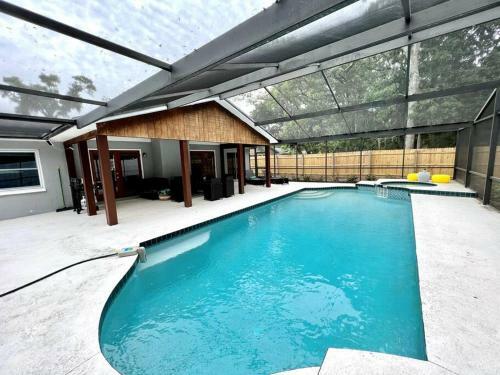 Sarasota Contemporary 4 Bedroom Home With Pool