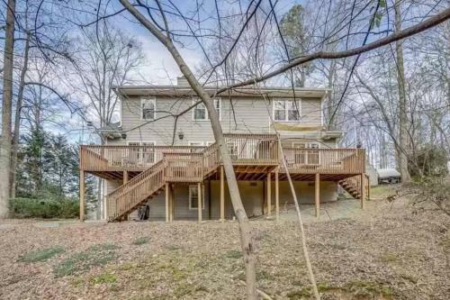Entire Home, Waterfront Lake Lanier - Kayaks, Dock