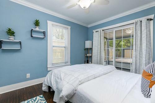 Sought After Seminole Secret Bungalow And Tesla Available