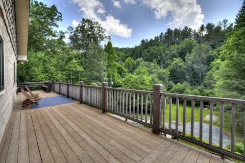 *creek Front* With Hottub, Fire Pits, Billiards, Ev Charger