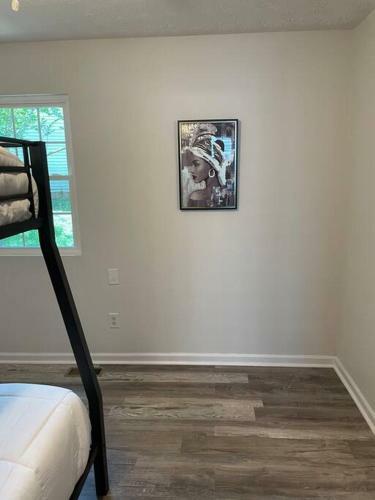 Paradise In Atl With Exciting Fun Room!