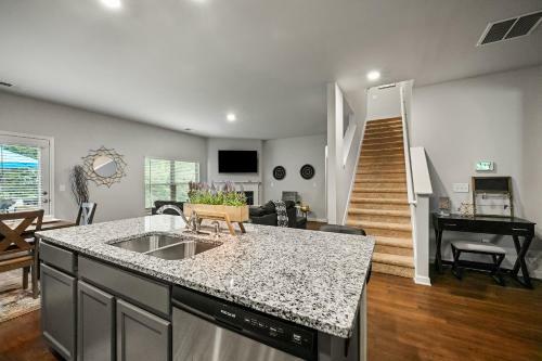 Atlanta 6 Bedroom With Indoor Open Space And Pool Table