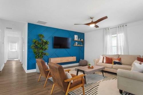 Charming 3br Bungalow W/ Deck Mins To Downtown