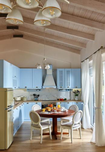 Belle Vue Luxury Villa Voutes