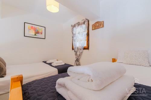 Ilios Loft Apartment With Sea Views, 200m From Beach
