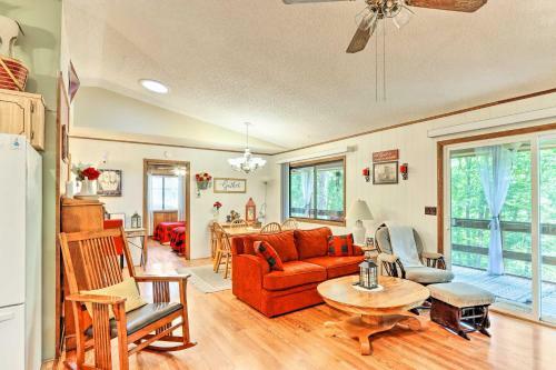 Quaint Murphy Cabin In Serene Wooded Setting!
