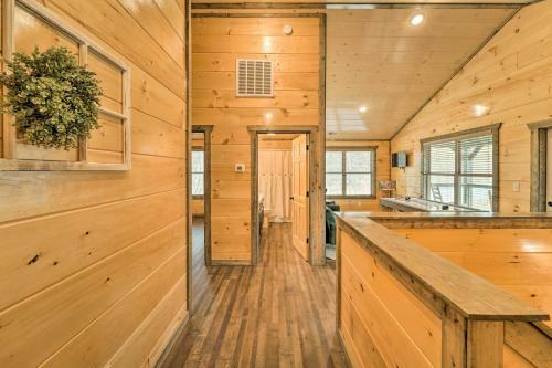 Sevierville Home With Deck - Hike, Dine, Relax!