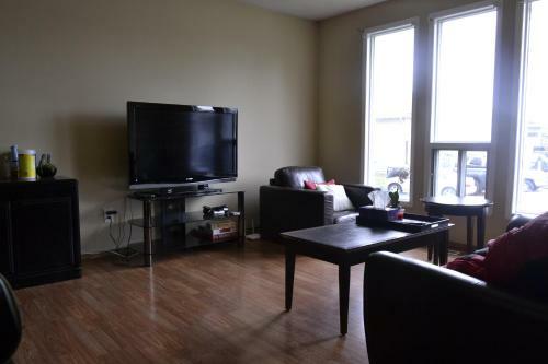 Apartamento 3-bedroom Half Duplex Main Floor Suite