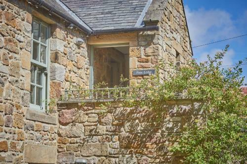 Pope Lodge: Stunning Stone Coach House Conversion
