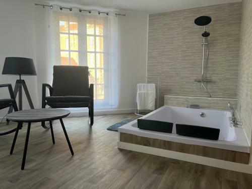 Hostal Room In Guest Room - Comfortable Room 35m2
