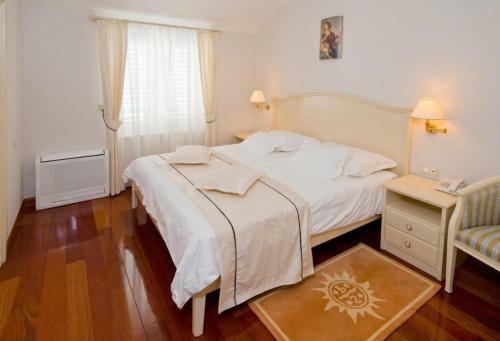 Hostal Apartments And Rooms Beachfront Luxury Condos