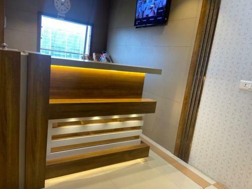 Hotel Bkc Crown - Near Us Embassy