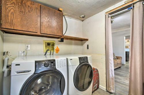 Charming Home Less Than 11 Mi To Downtown Phoenix!