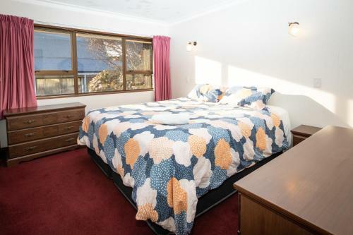 Redcliff House - Te Anau Holiday Home