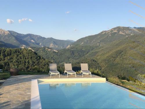Luxurious Holiday Home In Bagni Di Lucca With Pool
