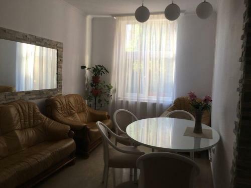 Untold! Great Apartment Close To Untold Location