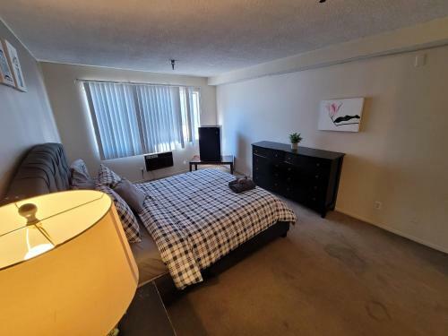 Hotel (C12) Steps Away From Beverly Hills Unit