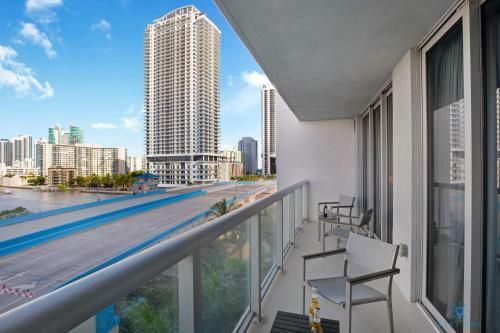 Pool Resor Modern Apartment 2 Br 2 Br Pool