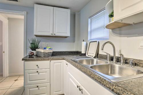 Central Sarasota Home 8 Mi To Siesta Key!