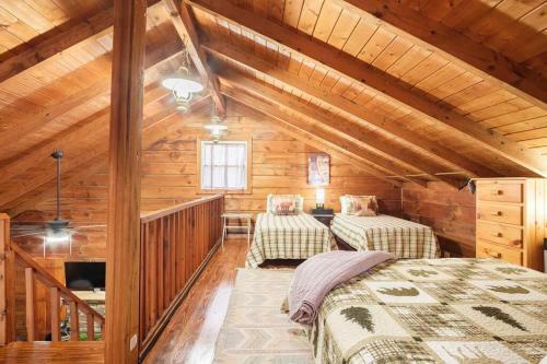 Agape In The Woods Cabin