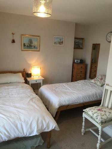 Modern 2 Bed Apartment In Central Exmouth