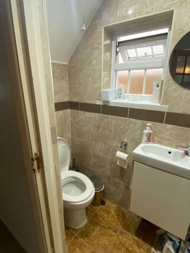 Large Private Double Bedroom With Free On Site Parking