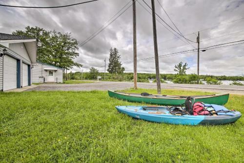 Pet-friendly Togus Pond Home Kayak And Canoe!