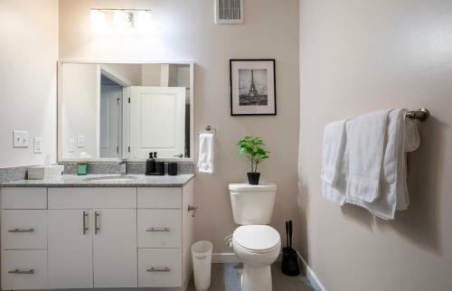 Close To Everything! Cozy Downtown Apartment!