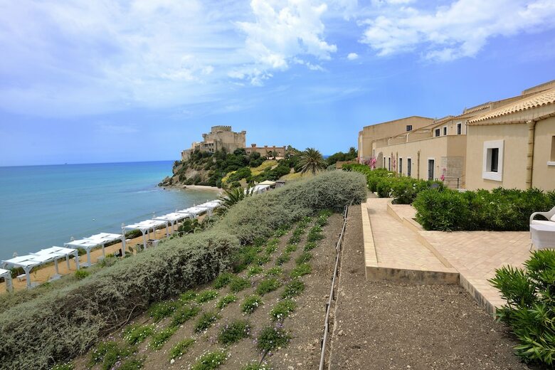 Hotel Falconara Charming House & Resort