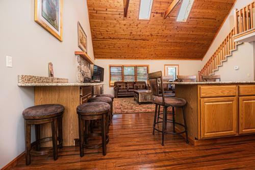 Dancing Bear Lodge