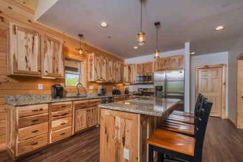 Cj's Mountain Lodge