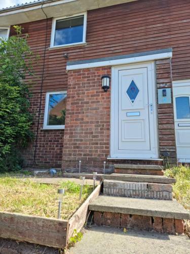 Lovely 2 Bedroom Serviced Apartment With Parking