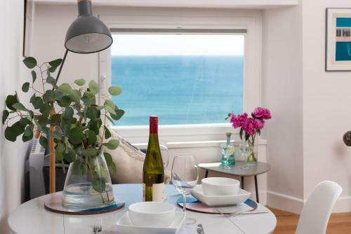Nutshell, Marazion