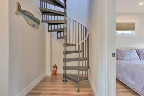 Bright Traverse City Townhome Walk To Beach!