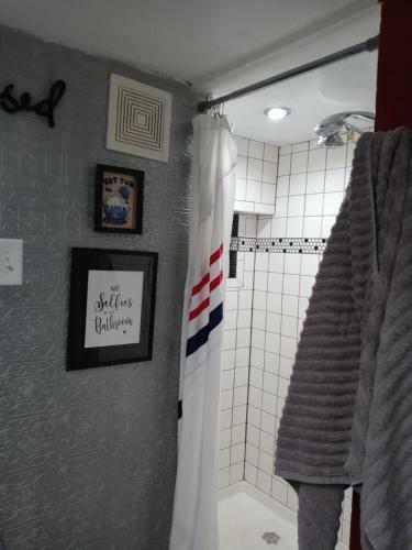Basement Suite Pvt Enterance With Hot Tub