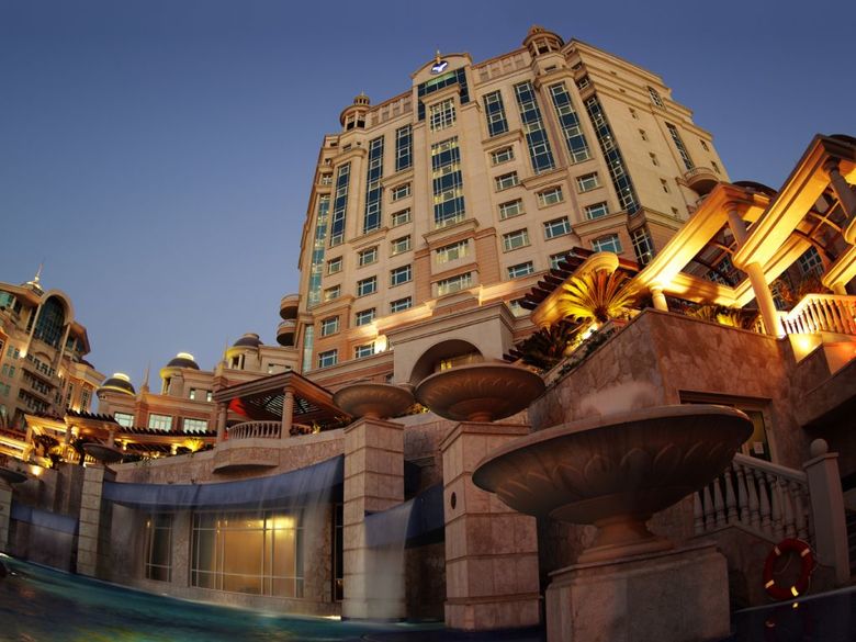 Hotel Al Murooj Rotana