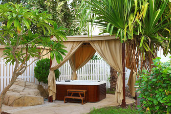 Hotel Dubai Marine Beach Resort & Spa