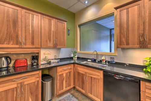 Apartamento Idyllic Dtwn Anchorage Condo With Fireplace!