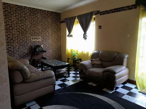 Lovely 3 Bedroom Apartment With Ample Parking!