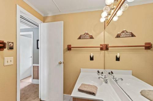 3br 2ba Mountain Condo Sleeps 6 Indoor Pool