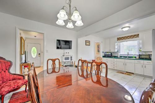 Quaint Greensboro Home Less Than 4 Mi To Downtown!