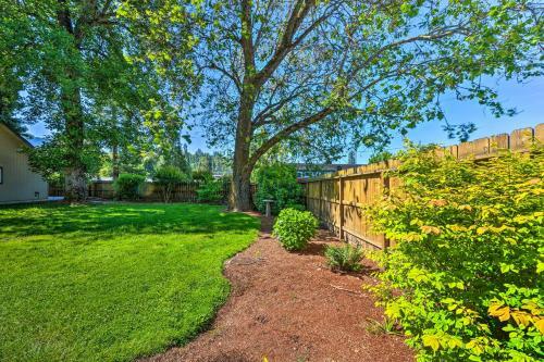 Cozy Grants Pass Home, Walk To Riverside Park