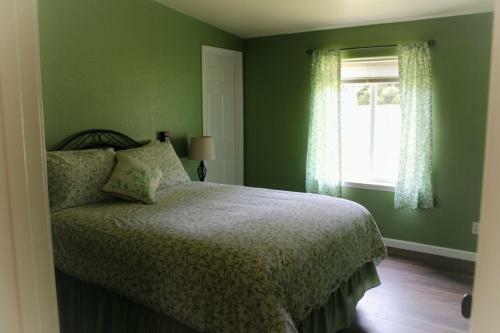 Hostal Moss Room: Nature, Weed, & Wine At Fernwood