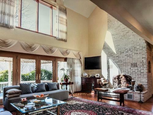 Cheerful Five-bedroom Villa With Fireplaces