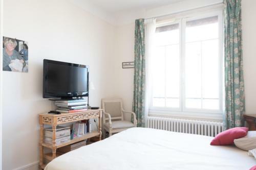 Bright 79 M Apartment Near Paris