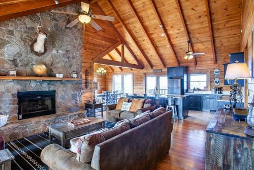 Panoramic Views At Mountaintop With Hot Tub