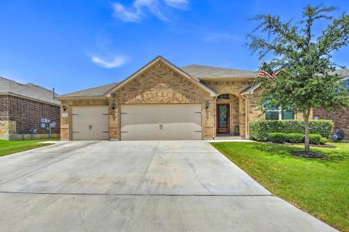 Suburban San Antonio Home With Covered Patio!