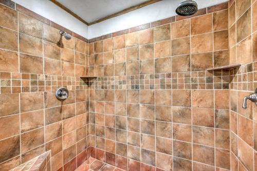 New Charming Cottage With Hot Tub And Fireplace