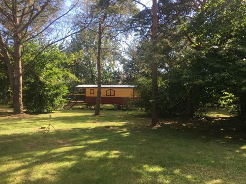 Hostal La Roulotte Des Bords de Sa�ne