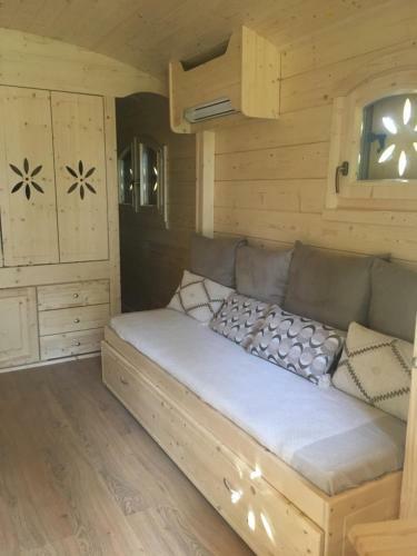 Hostal La Roulotte Des Bords de Sa�ne